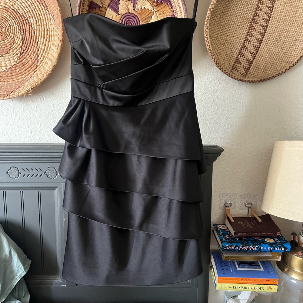 ☀️ White House Black Market Black satin Strapless Dress - Size 6